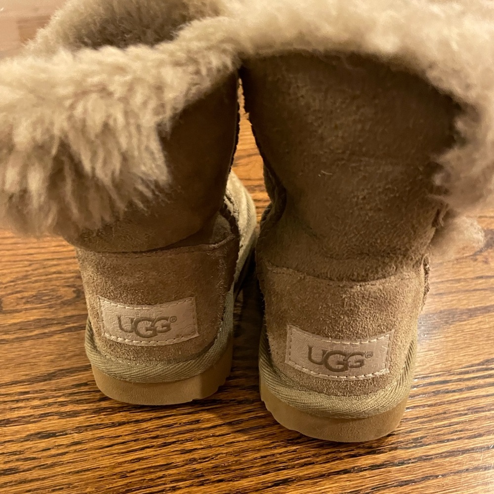 Ugg Bailey button toddler 7 boots